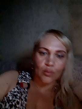 Isabela_Rosi naked stripping on cam for live sex video chat