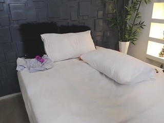 Keyllaa naked Live Sex Chat Room