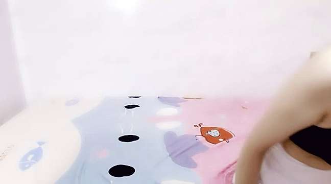 Lavender- naked stripping on cam for live sex video chat