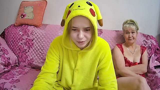 LizzieLaAngels naked stripping on cam for live sex video chat
