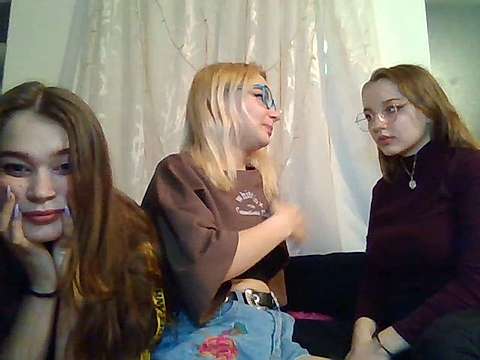 maple_syrup_ naked stripping on cam for live sex video chat