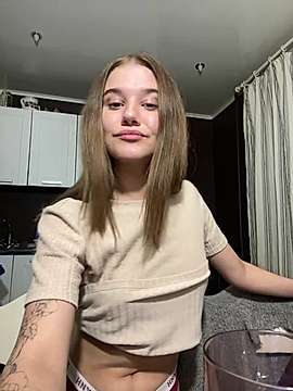 Naomi_Sanders naked stripping on cam for live sex video chat