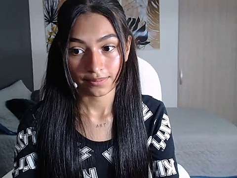 pocahontas_01 naked stripping on cam for live sex video chat