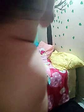 Reina_Roja naked stripping on cam for live sex video chat