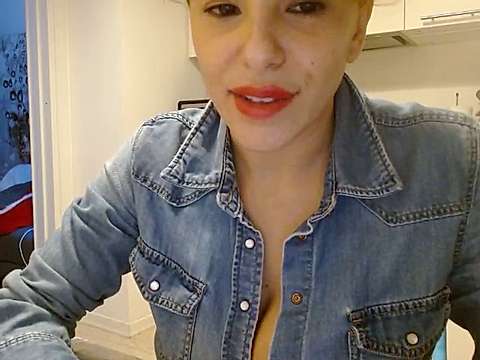 selvaggia_83 naked stripping on cam for live sex video chat