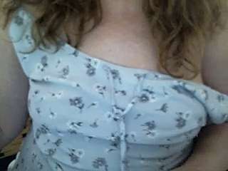 sensugirl naked stripping on cam for live sex video chat