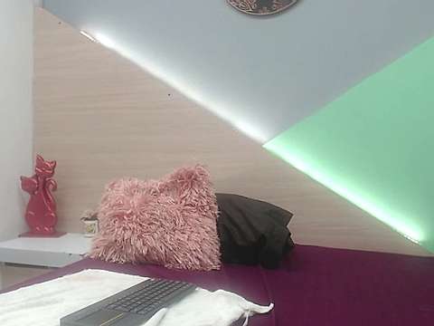 Sinthia_Collins naked stripping on cam for live sex video chat