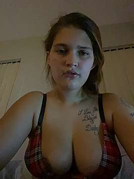 XxSummer1xX naked stripping on cam for live sex video chat