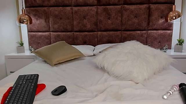 AlianysRosaly1 naked stripping on cam for live sex video chat