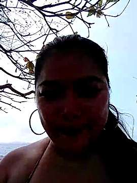 DemiPretty naked stripping on cam for live sex video chat