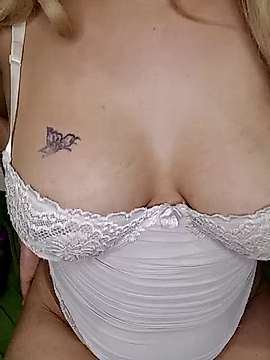 Marouaa1 naked stripping on cam for live sex video chat