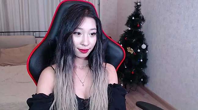 MinnaLei naked stripping on cam for live sex video chat