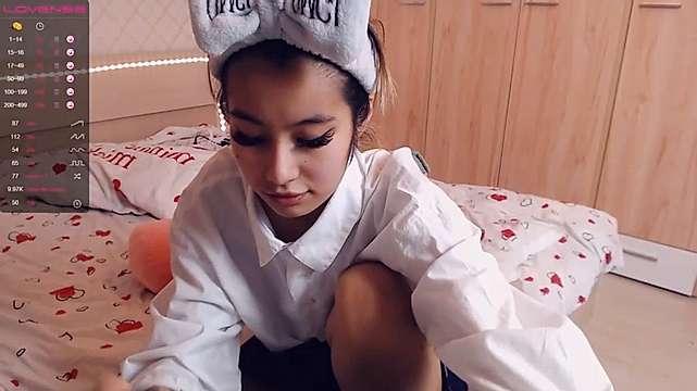 sialunaa naked stripping on cam for live sex video chat