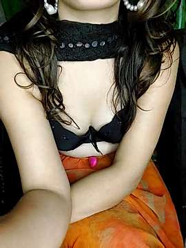 aliaXXX naked stripping on cam for live sex video chat