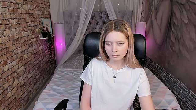 Carly_Moone naked stripping on cam for live sex video chat