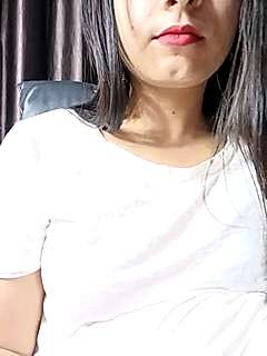 Cute–Pari naked stripping on cam for live sex video chat