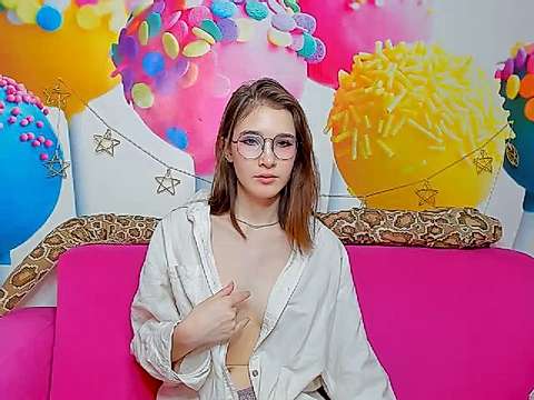 Erissschaaoss naked stripping on cam for live sex video chat