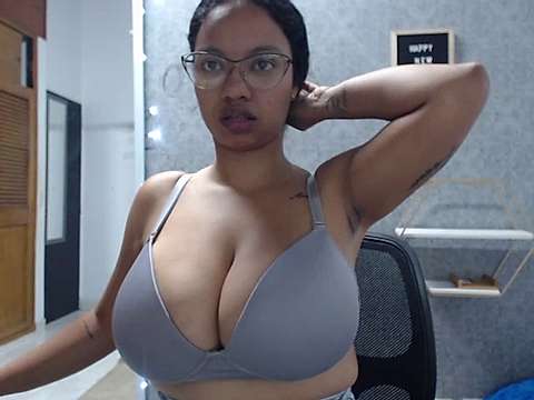 Hillary_hot naked stripping on cam for live sex video chat