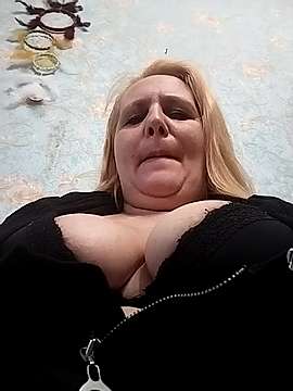 Kristi_Smit naked stripping on cam for live sex video chat