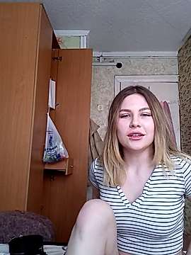 Mira_Cuddlies naked stripping on cam for live sex video chat
