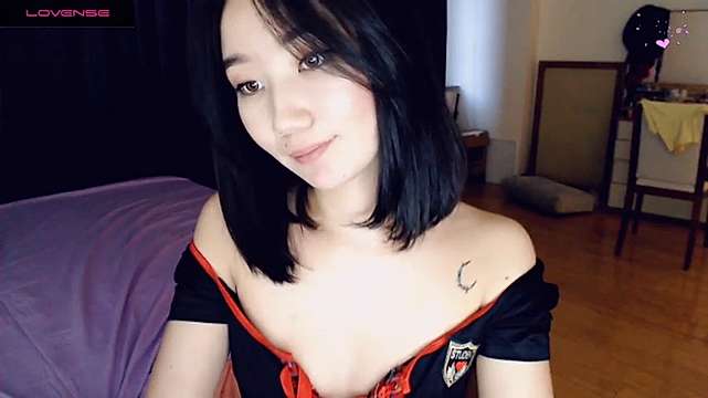 Nelly_cutes naked stripping on cam for live sex video chat