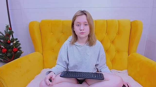 PalomaKnapp naked stripping on cam for live sex video chat