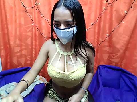 sarisha_ naked stripping on cam for live sex video chat