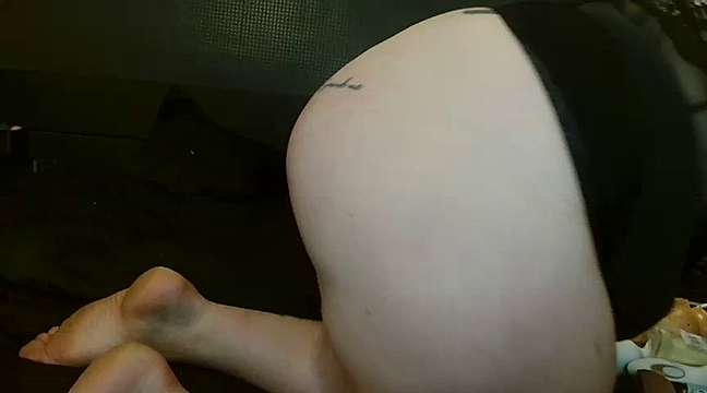sluttymedusa naked stripping on cam for live sex video chat