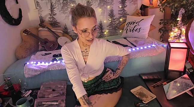 TheFaerieGirl_ naked stripping on cam for live sex video chat