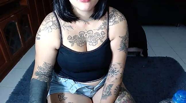 Tifanny_Rousse naked stripping on cam for live sex video chat