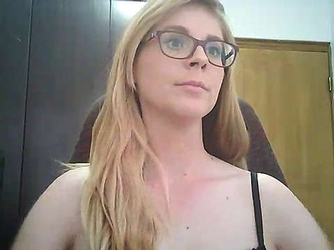 SavannaGirly naked stripping on cam for live sex video chat
