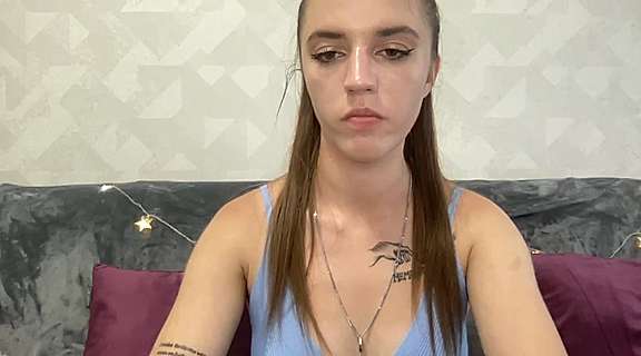 Alexiss-girl naked stripping on cam for live sex video chat