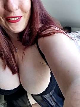 LunaMoongirl naked stripping on cam for live sex video chat