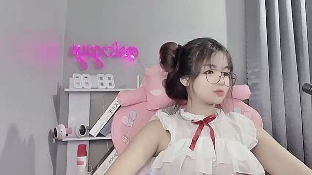 __Orri__ naked stripping on cam for live sex video chat