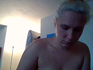 DaddysGoodGirl96 naked stripping on cam for live sex video chat