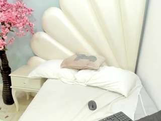 Lara-Sanders naked Live Sex Chat Room