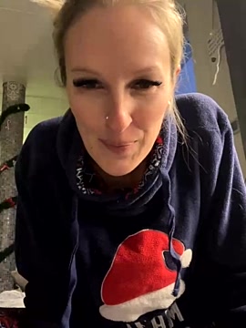MaviePearl naked stripping on cam for live sex video chat