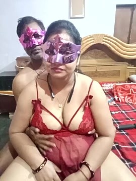 Desihonycouple naked stripping on cam for live sex video chat