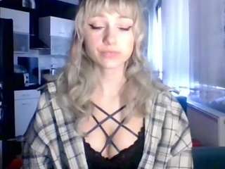 LuciaLittle naked Live Sex Chat Room