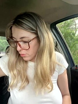 MommmyYummy naked stripping on cam for live sex video chat
