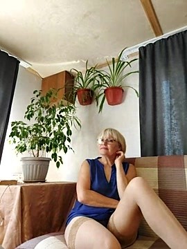 IrmaRose naked stripping on cam for live sex video chat