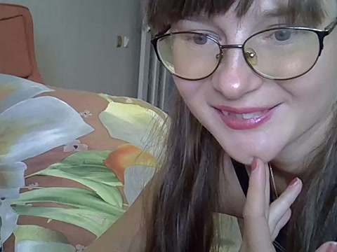 KiraGoldens naked stripping on cam for live sex video chat