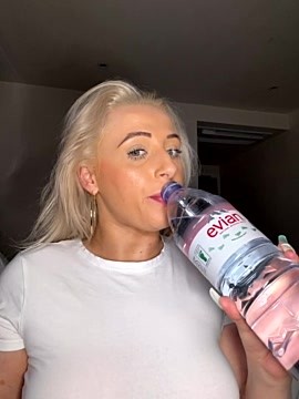 Strongqueen naked stripping on cam for live sex video chat