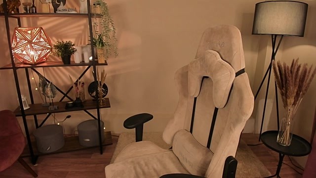 WebbyCassie naked stripping on cam for live sex video chat