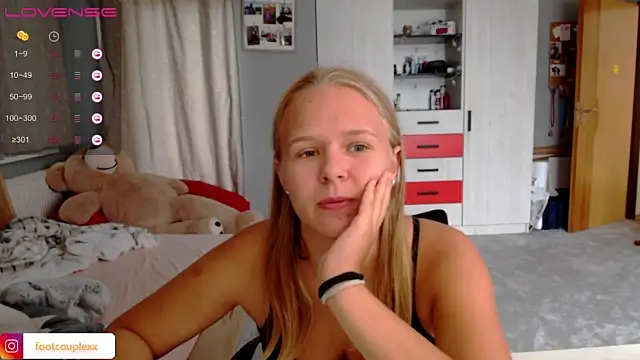 footcouplexx naked stripping on cam for live sex video chat