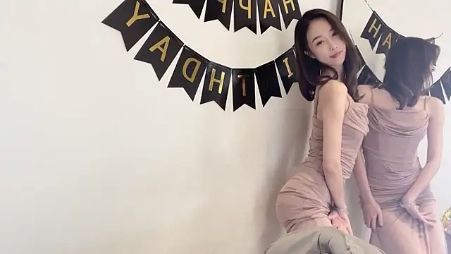 KAKAvois naked stripping on cam for live sex video chat