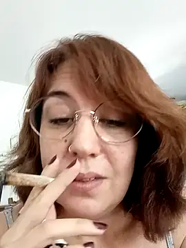 SexyFrenchy_MilfXXX naked stripping on cam for live sex video chat