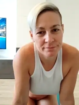 DarleenHot naked stripping on cam for live sex video chat