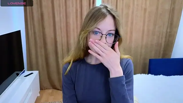 MariaLunton naked stripping on cam for live sex video chat