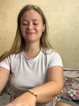 Caramelleee_ naked stripping on cam for live sex video chat